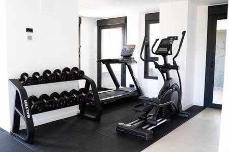 Apartamento De 3 Dormitorios Piscina Y Parking 칼페 외부 사진