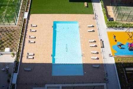 Apartamento De 3 Dormitorios Piscina Y Parking 칼페 외부 사진
