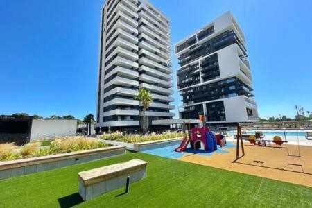Apartamento De 3 Dormitorios Piscina Y Parking 칼페 외부 사진