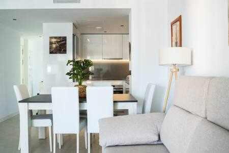 Apartamento De 3 Dormitorios Piscina Y Parking 칼페 외부 사진