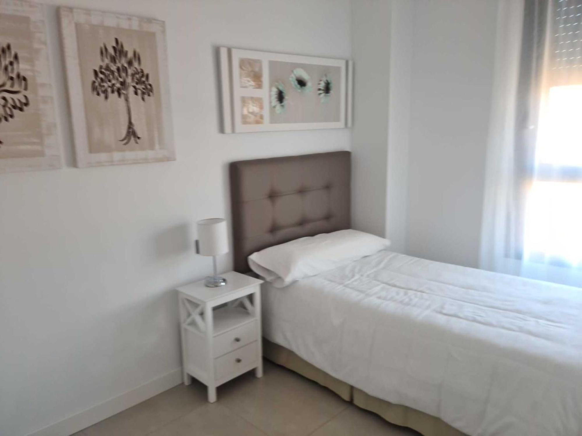 Apartamento De 3 Dormitorios Piscina Y Parking 칼페 외부 사진