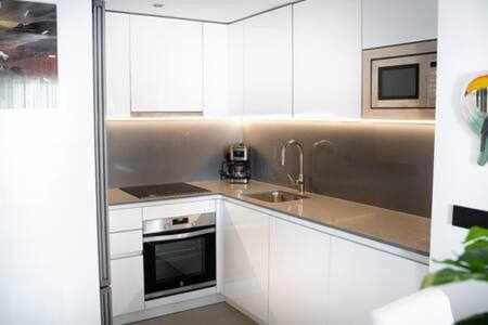 Apartamento De 3 Dormitorios Piscina Y Parking 칼페 외부 사진
